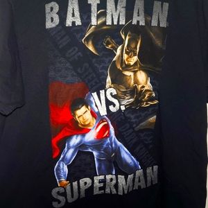 DC Batman Vs Superman T shirt XL